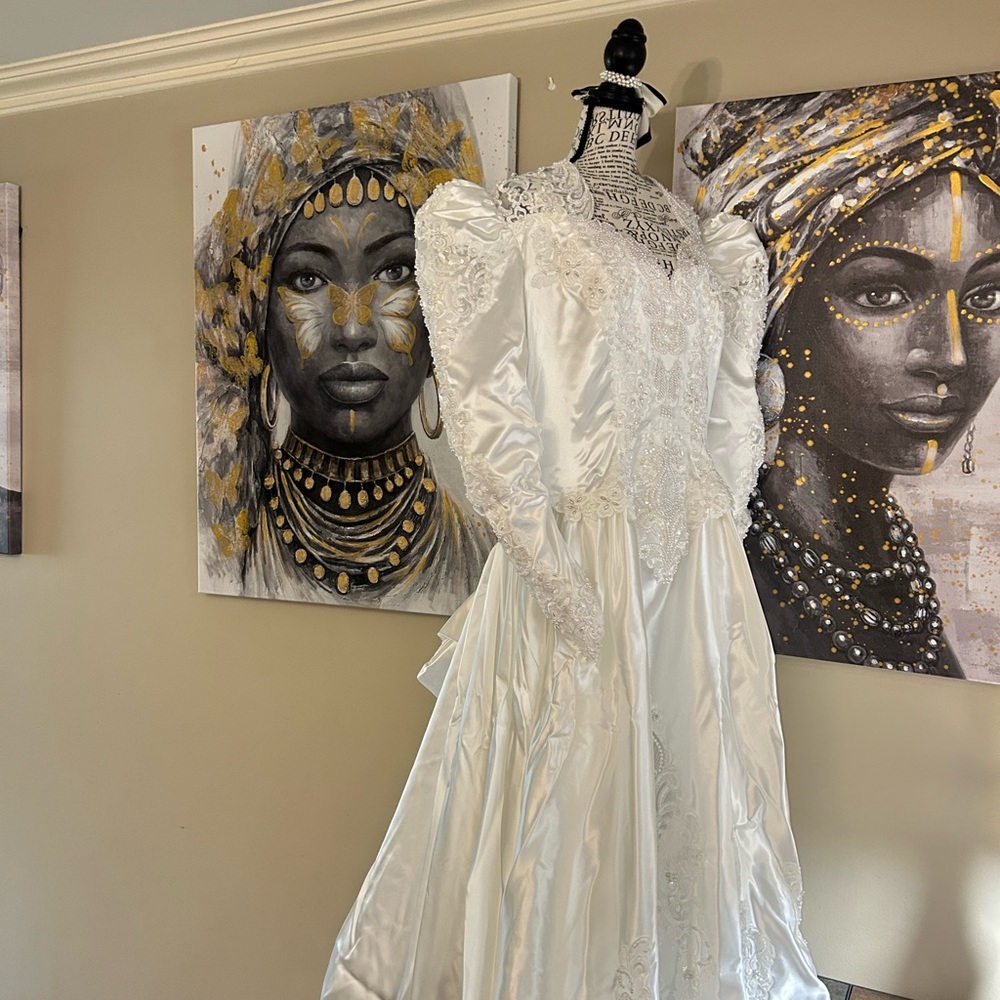 Elegant White Lace Wedding Dress